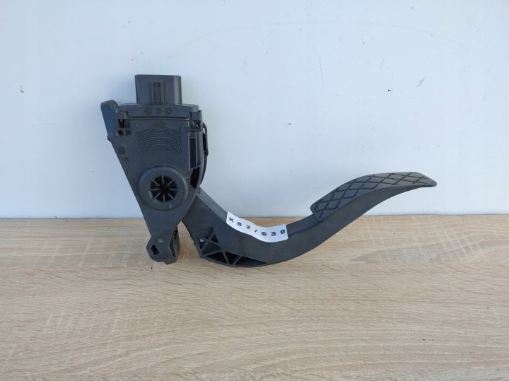 PLYNOVÝ PEDÁL POTENCJOMETR AUDI A4 B8 8K A5 A6 A7 A8 8K1723523 K82/630