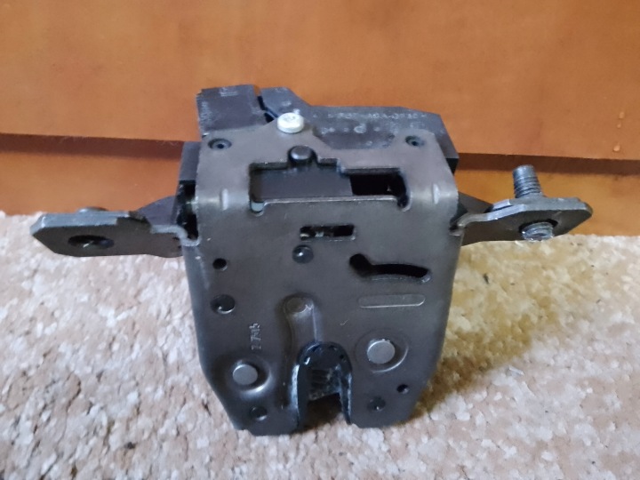 lock bonnet rear part OPEL ASTRA J HB 13587646