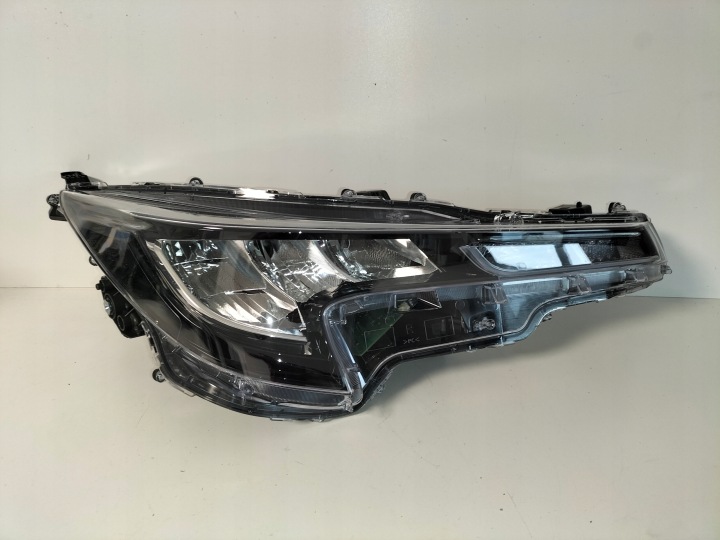 Licht vorne reflektor rechts TOYOTA COROLLA E21 18-22 HB/KOMBI