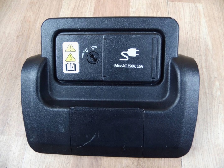 Hyundai Ioniq 5 panel adapter zlacze 250V G1951-AB000