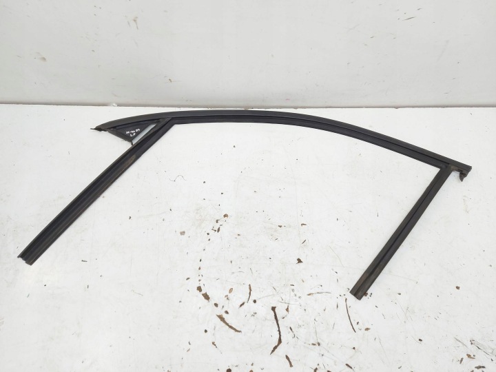 VOLVO XC40 D3 guarnizione PORTA Portiera Anteriore sinistra 31864769