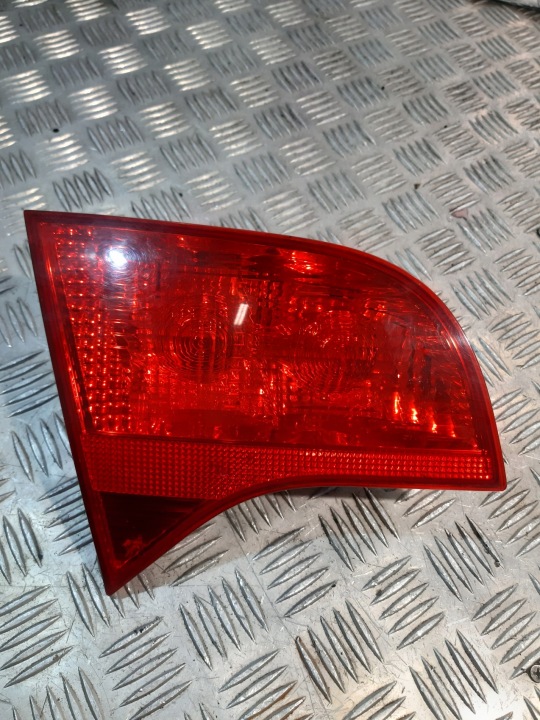 Licht heck links für die Heckklappe AUDI A4 B7 KOMBI 8E9945093