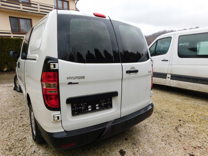 Hyundai H1 II dveře záď z szybami kompletní 2 sztuki pěkný