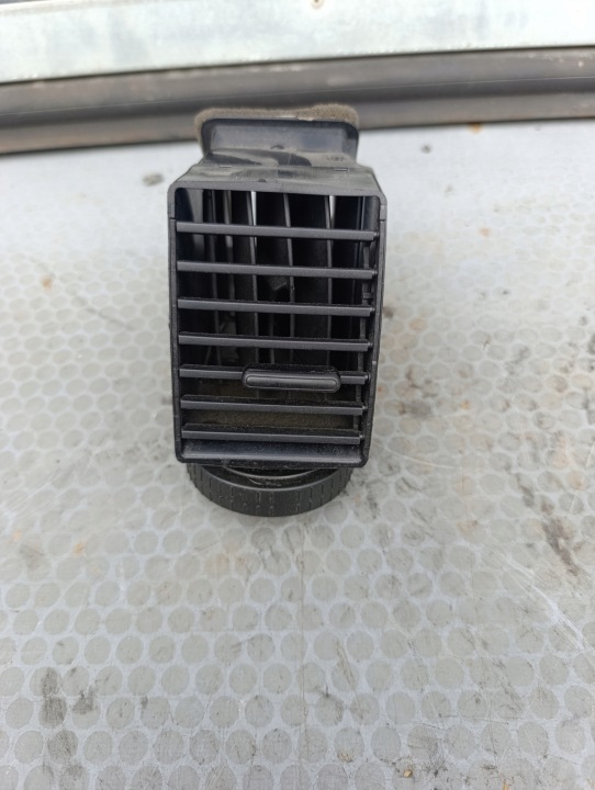 VW T5 LIFT Lüftungsgitter des lüfters mitte rechts 7E0815706A