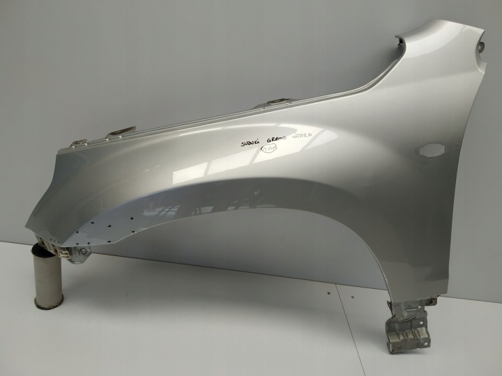 2005r + Suzuki Grand Vitara II fender front left srebny original