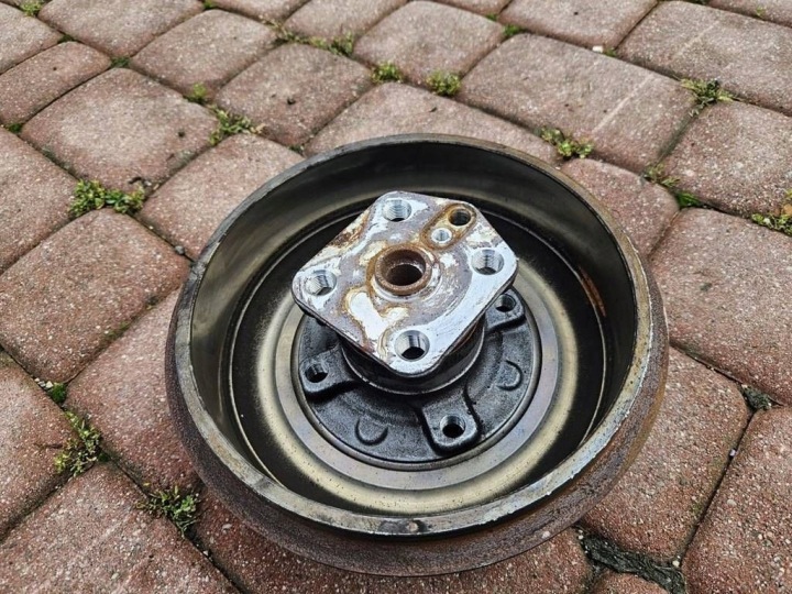 of the pivot lozysko bebnow rear part rear wheels Opel Corsa F