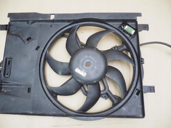 OPEL CORSA D 06- 11 1, 0 60KM 55701410 Coolant Ventilator 13