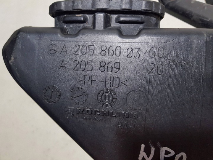Striekačka Tank predné Mercedes C W205 2058600360 11