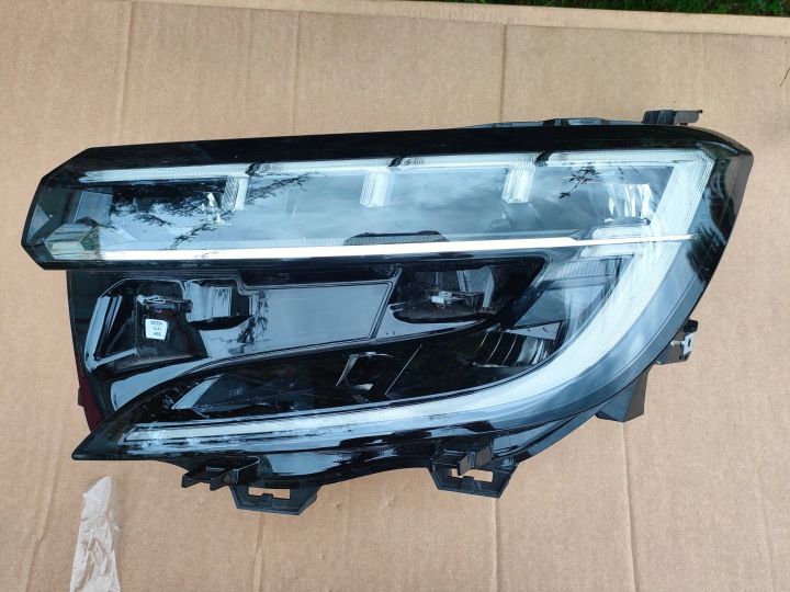 Renault Austral 2023 Avant Bouche buse Gauche Feux phare Avant 260606399R