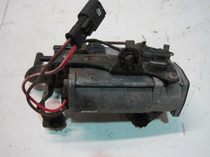 pump springing BMW 6861882