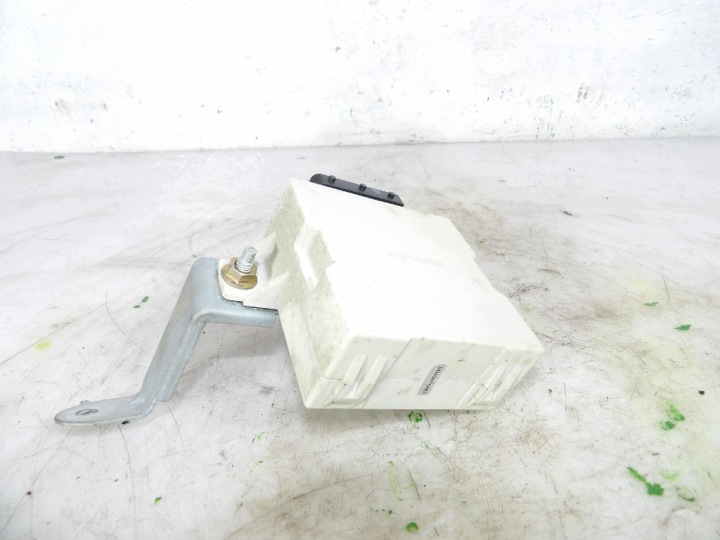 TOYOTA AVENSIS T25 module relais lave glaces 150696