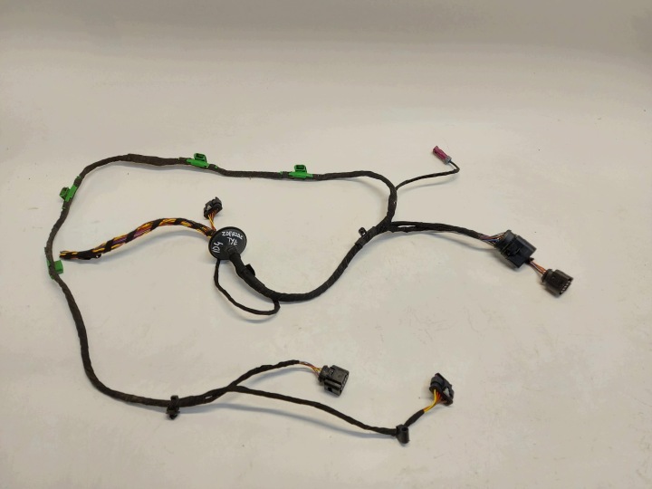 VW ID4 11A , 2024r SUV 5D bundle of a bumper rear part