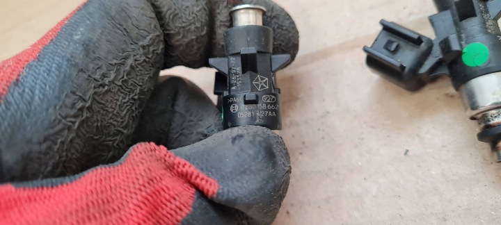 Jeep Grand Cherokee WL 2022 Injecteur Carburant 3.6 V6 05281427AA