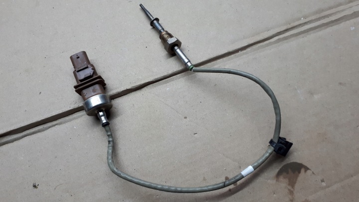 A4 B9 LIFT Sensor TEMPERATURY Gase 2.0 TFSI A5