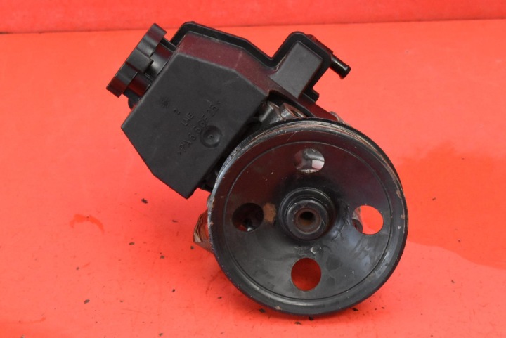 Pompe direction assistée Volant MERCEDES C-KLASA W203 2.0 Compresseur 163 KM