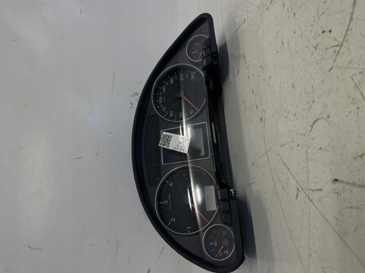 quadro strumenti TACHIMETRO contagiri OROLOGIO Colorato DIESEL AUDI A4 B7 V6 8E0920931L