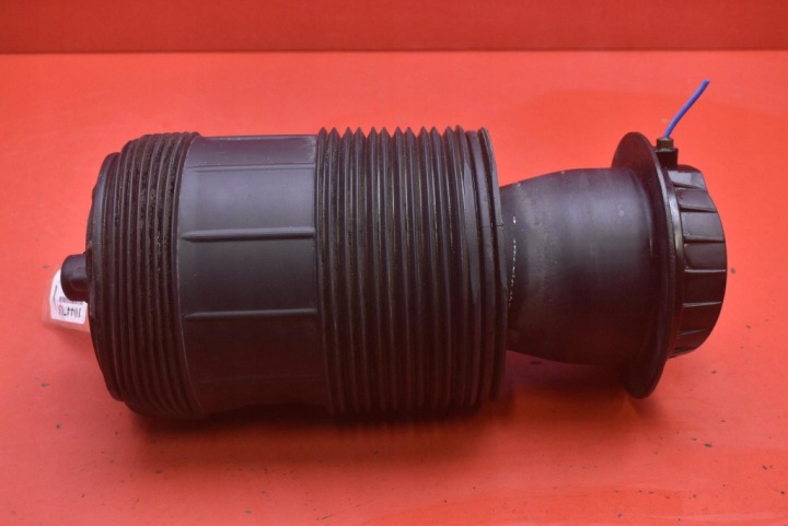 airbag PNEUMATYCZNA right rear part 4M0616002AK AUDI E-TRON 55 408 KM 18-21