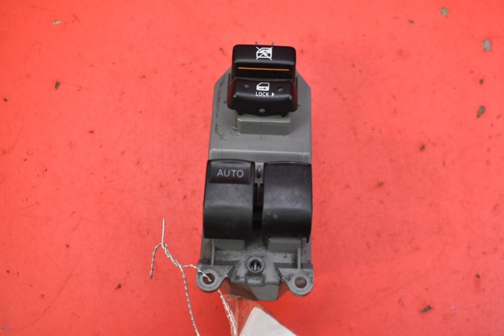 Panneau contrôle Vitre EU 832-4E60 TOYOTA YARIS 2 II 5D 05-09