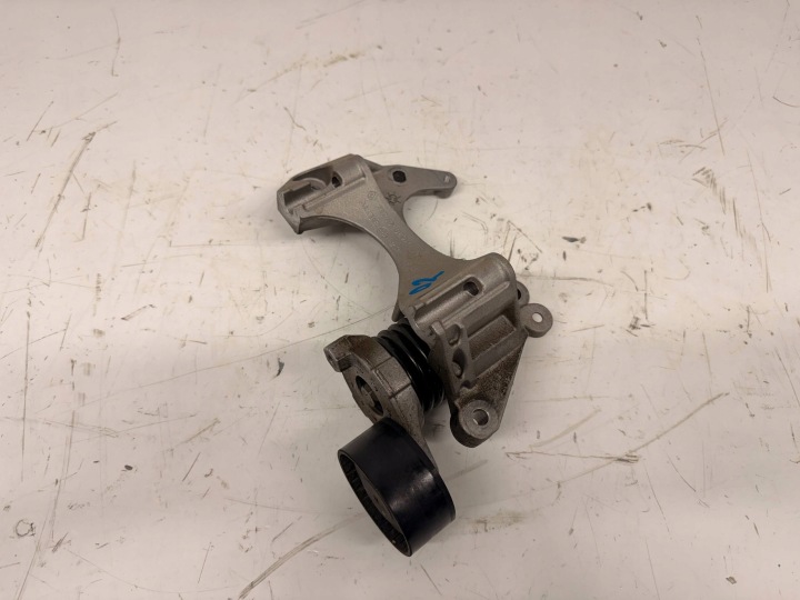 Dacia Duster II 1.2 TCe 125km H5FF408 73tysKM holder alternator 117101869R
