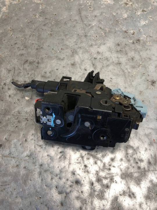 de la Serrure Portière Droite Avant VW GOLF V Positif 7L0839016