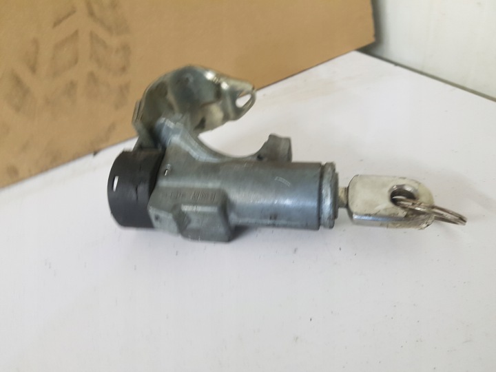 WKLAD STACYJKI Z KLUCZYKIEM OPEL CORSA C