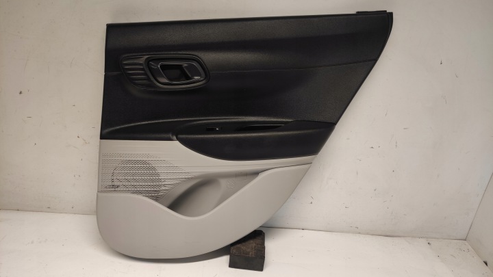 HYUNDAI I20 III side upholstery door right right rear part rear BOSE 21-25