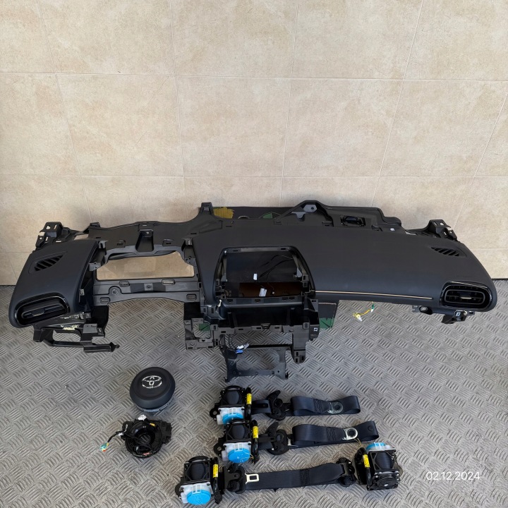 dashboard complete airbag console tension belts cockpit TOYOTA YARIS CROSS 2023 ROK
