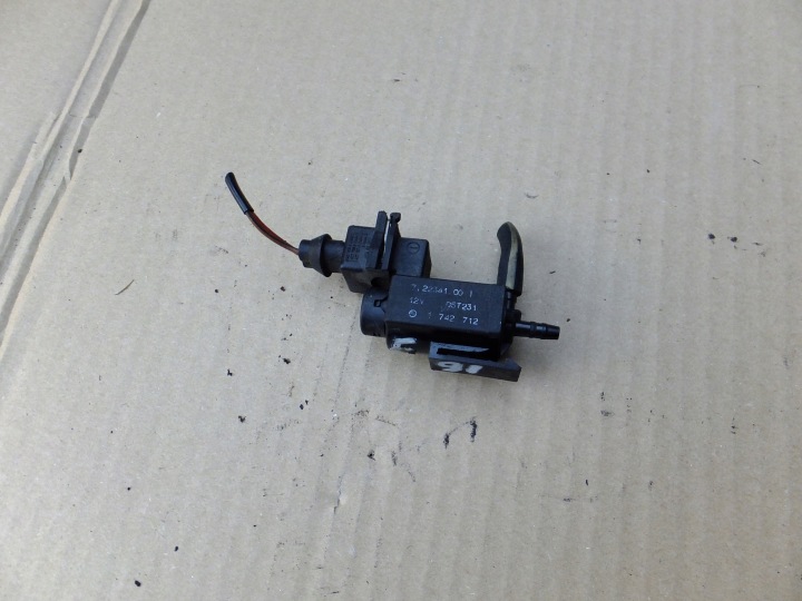 Vanne à vide bmw e90 e91 2,0 d 2007r 1742712