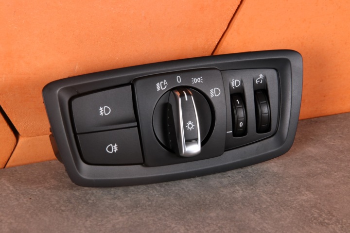BMW F20 F21 F22 F23 LCI X1 F48 X2 F39 vypínač PANEL světel 6847526