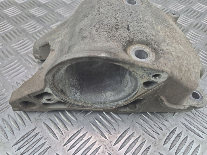 oslonac držač poluosovine Mercedes CLA180 C117 X117 W117 A2702230138