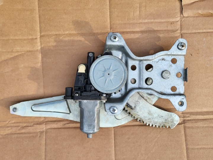 window regulator mechanism mini motor left rear part SUZUKI SX4 and SEDICI 8356079J00