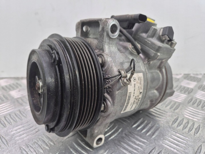 Mercedes C200 CGI W205 compressor of the air conditioning A0008304002