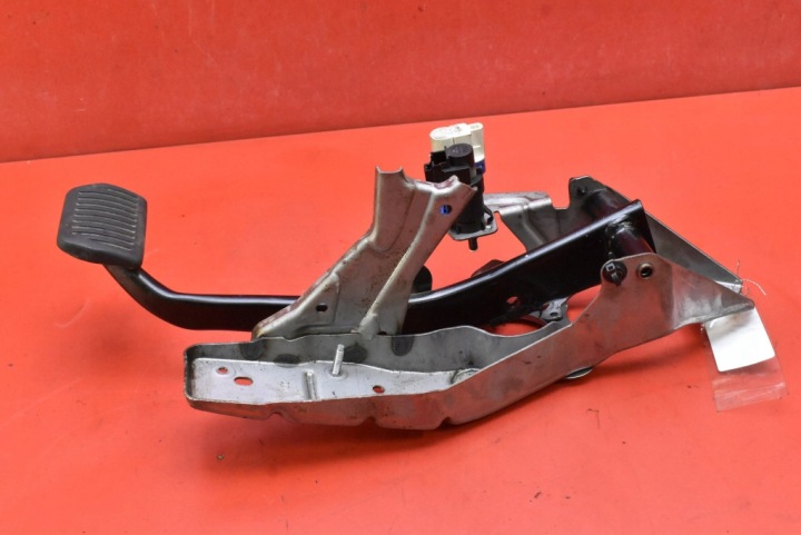 PEDAL pedale brzda AUTOMAT 31302350 VOLVO XC60 1 a 2.4 D 163 KM D5 08-13
