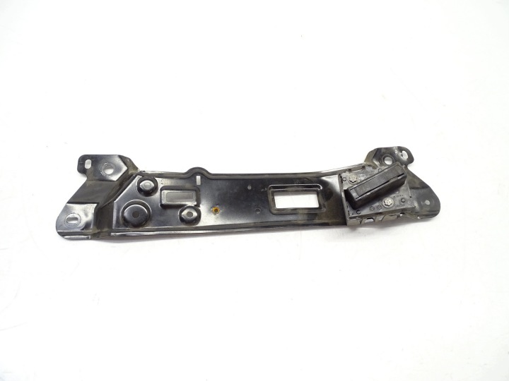 Halter der Stoßstange vorne TESLA 3 1103760-00-C