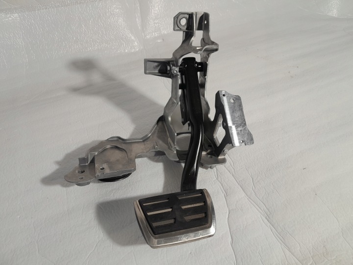 AUDI A4 B9 LIFT Versteifung PEDAL Bremse 8W1723117C