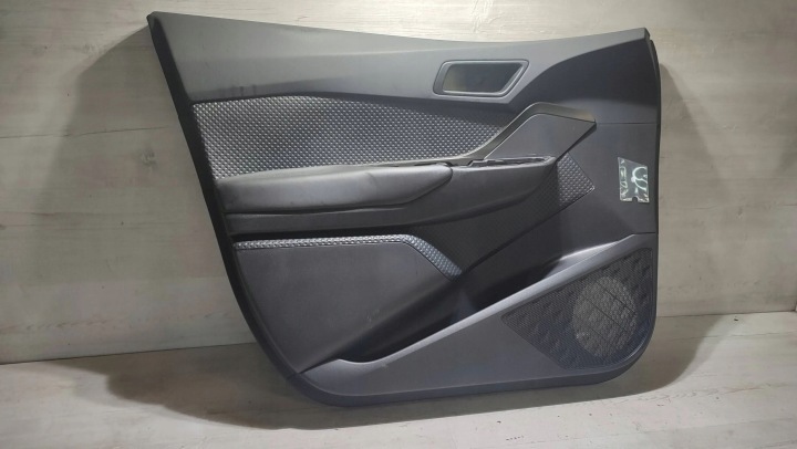 Toyota C-HR a 2019 predok strana ľavá Bok dvere tapacír