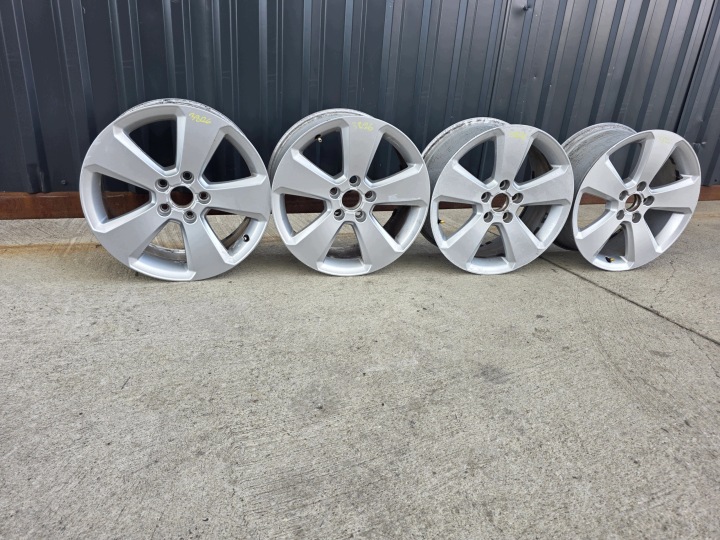 felni felgen VW AUDI A3 A4 A6 ITP 7.5J R17 ET51 8V0601025BK 38/26 KOMPLET