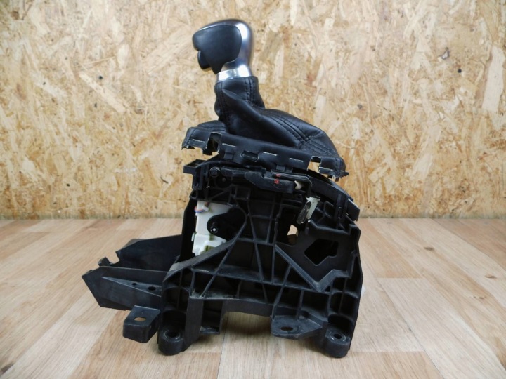 Toyota C-HR CHR Schlaltknopf Schaltkulisse Schalt getriebe 33560-F4050 75G588