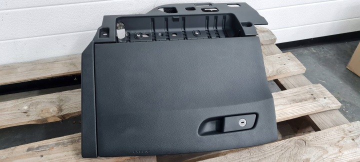 A5 8W S5 passenger compartment of the passenger of the dashboard ROZDZIELCZEJ 8W0880842D A4 B9 8W S4