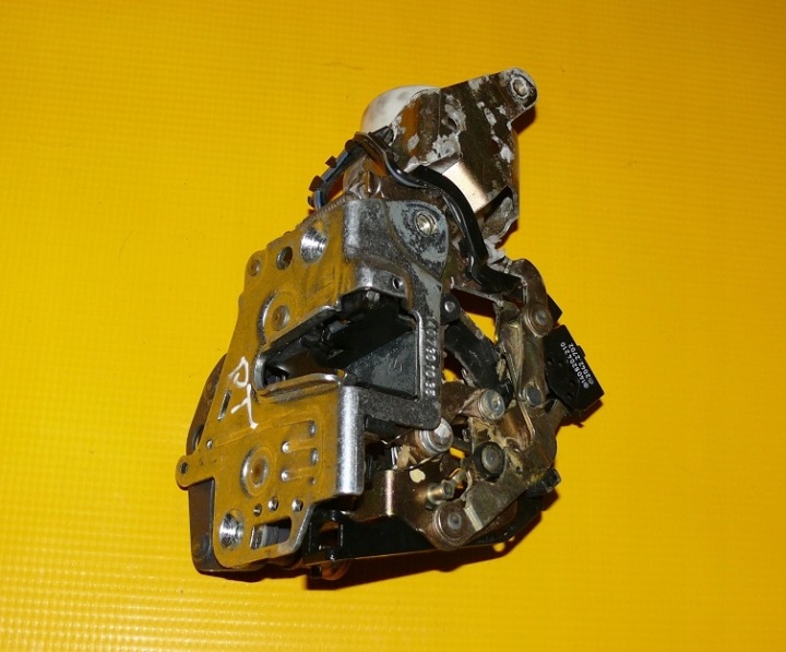 de la Serrure Portière Droite Arrière MERCEDES S-KLASA W140 91-98r. DOCIAGANIE DOMYKANIE