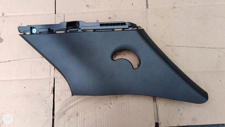 HYUNDAI I20 II kryt Horn SLUPKA záď pravá sloupek D 85860-C8000 2014