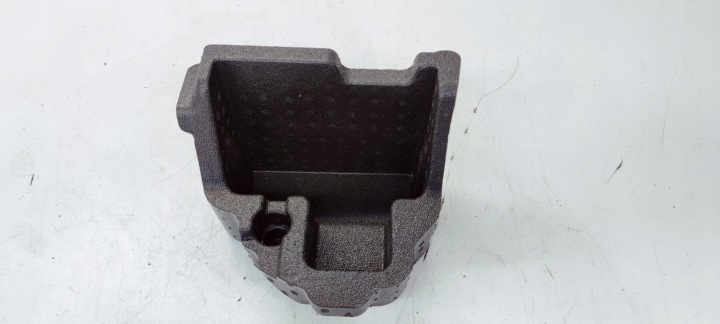 WKLAD Polystirén úchyt KOMPRESORA kufru AUDI Q3 8U 8U0012109C