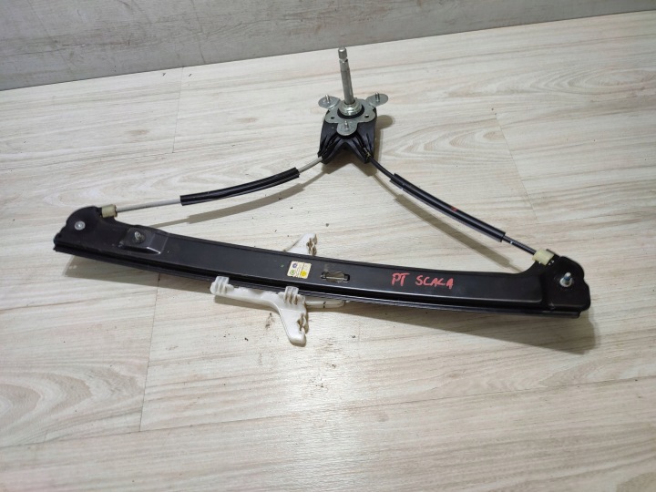 Skoda Scala 2020 rear part right mechanism lifting windows of the rear