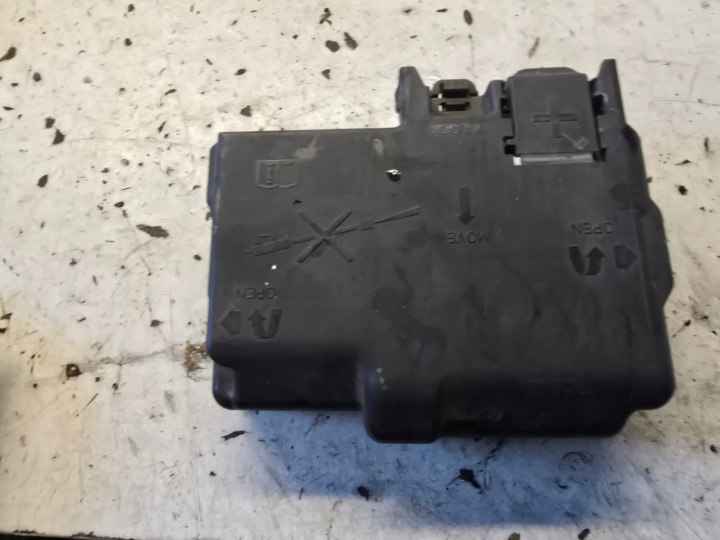 OPEL MERIVA B LIFT copertura GREMBIALINA KLEMY PLUSOWEJ per batteria 13362765 TQ