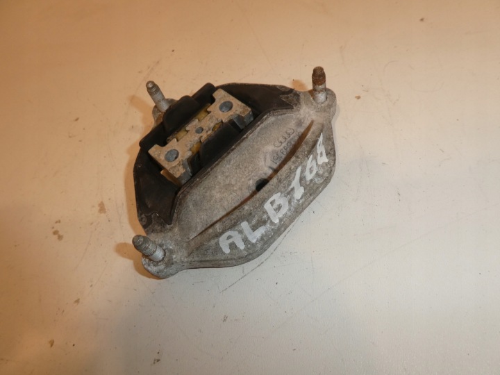AUDI A4 B8 A5 Q5 STÜTZE GETRIEBEHALTER GETRIEBESTÜTZE GETRIEBELAGER 8K0399151