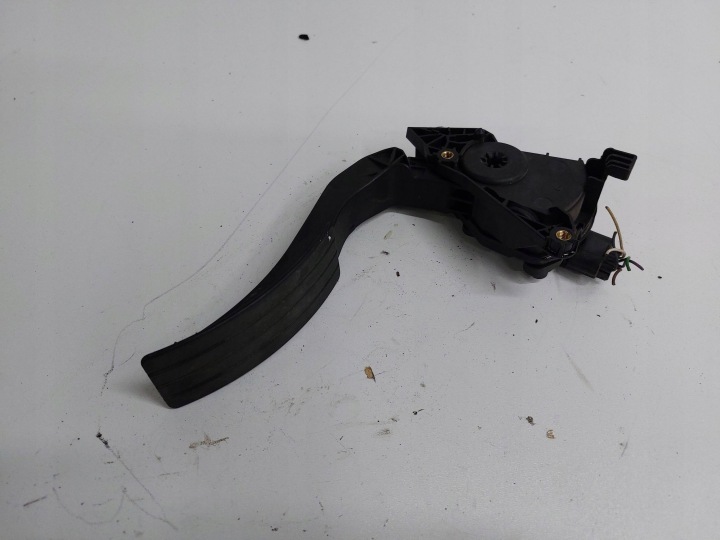 RENAULT CLIO IV CAPTUR PEDAL POTENCJOMETR GAZU 1,5 DCI 180029347R