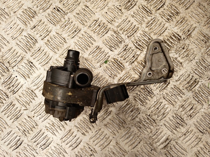 BMW X3 G01 zusätzliche Wasserpumpe 8663248