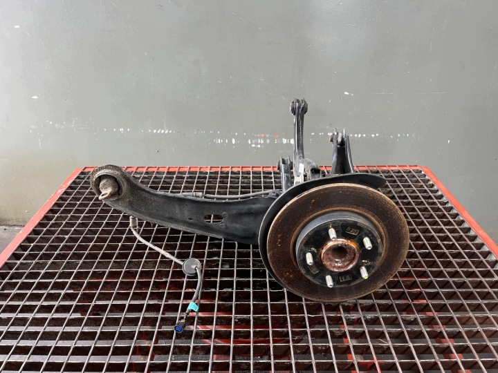 mozzo fusello sinistra posteriore Z braccio KIA CEED III 2018 1.4 T-GDI KOMBI