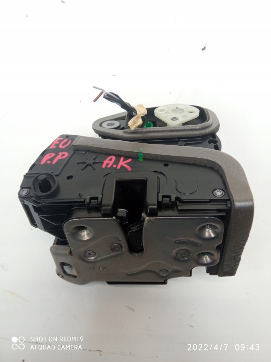 OPEL ASTRA K KOMBI de la Serrure Portière Droite Arrière 13598385