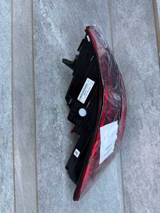 Αριστερό οπίσθιο φανό σε προφυλακτήρα Skoda Superb III 3 Lift Kombi 3V9945207B 10